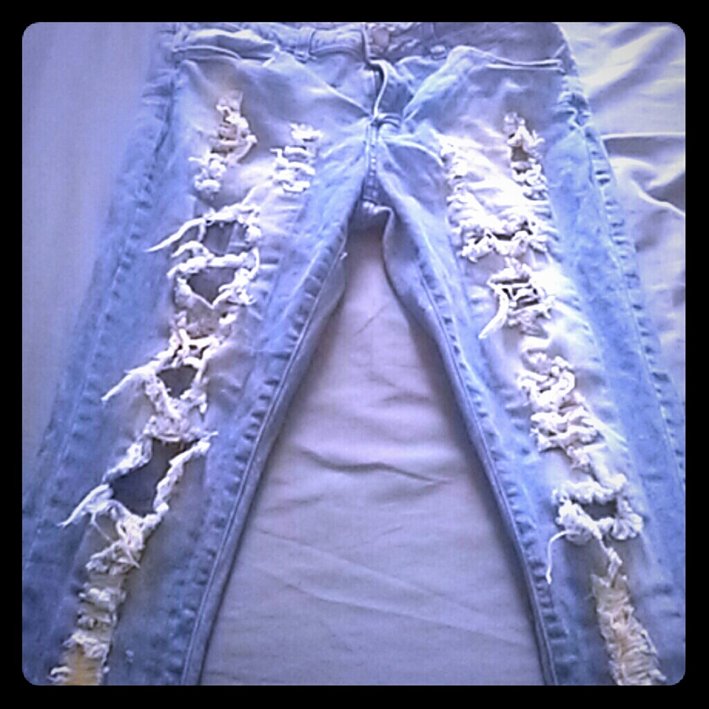 Light colored skinny jeans with holes